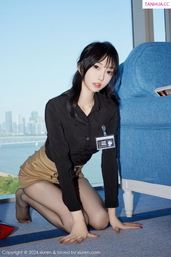 玥儿玥  [XiuRen]高清写真图 2024.10.18 No.9309 玥儿玥er 短裙黑丝第14张图片